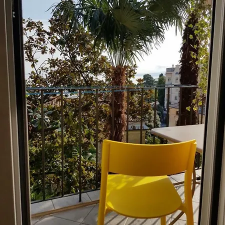 Apartman Sunny 150 M From The Sea Abbázia