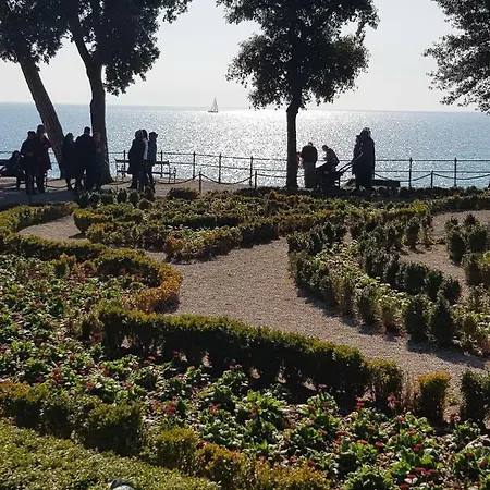 Sunny 150 M From The Sea Appartement *