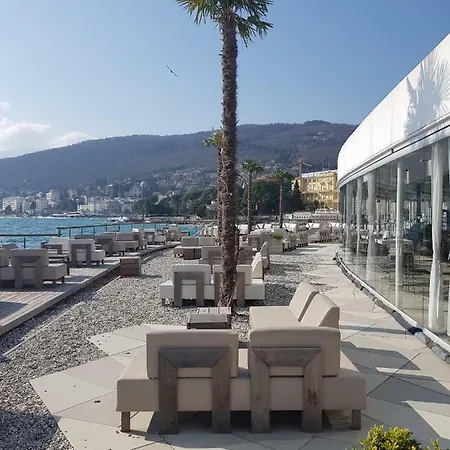 Sunny 150 M From The Sea Appartement *