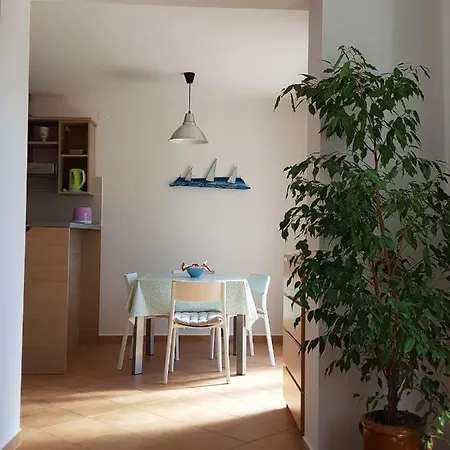 Sunny 150 M From The Sea Apartman