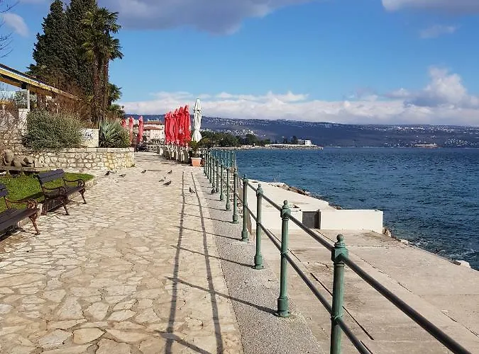 Sunny 150 M From The Sea Apartmán