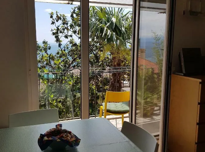 Διαμέρισμα Sunny 150 M From The Sea