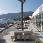 Sunny 150 M From The Sea Апартаменты *