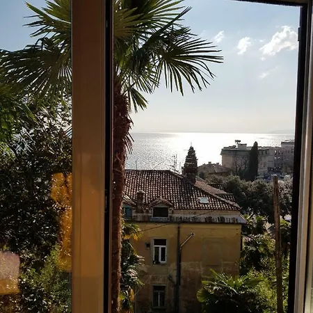 Apartment Sunny 150 M From The Sea