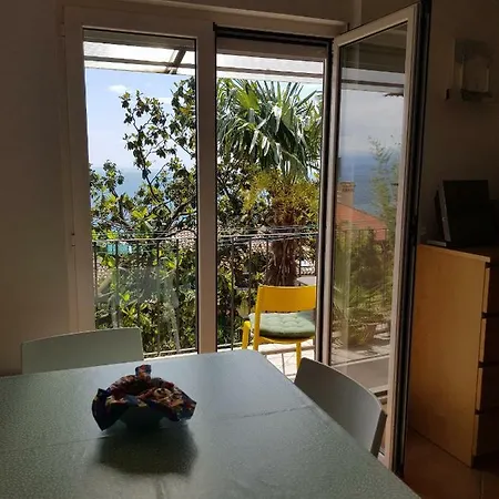 Apartment Sunny 150 M From The Sea