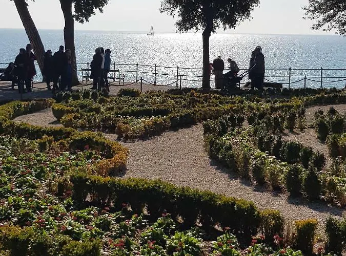 Sunny 150 M From The Sea Appartement *