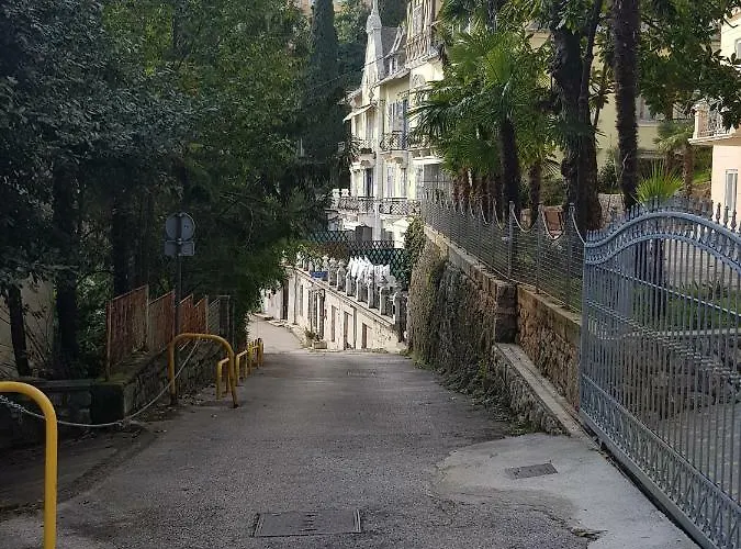 Apartment Sunny 150 M From The Sea